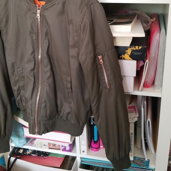 Olive green bomber - Picture 2 of 5